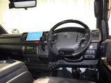 運転の際、常に目にする部分だけにシックで飽きのこないデザインが良いですね。