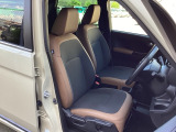 フィット感のあるシート。しっかりと支えてくれるので、長時間の運転を快適にサポートしてくれます。