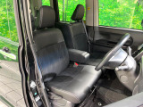 運転席シート廻りは使用感も少なく、良好な状態となっています。丁寧に使われていたことがよくわかりますね。