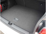 Audi正規ディーラーが高品質をお約束。高度な訓練・教育を受けたAudi専任メカニックが、100項目にもおよぶ精密な点検を実施。すべてクリアしたAudi車だけ、あなたのお手元に届けられるのです