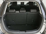 【広々トランクルーム】車体に対してスペースは広めに作ってあります。また、背もたれを倒すとより多くの荷物を乗せることができます。