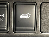 【パワーバックドア】スマートキーや運転席のボタンを押すだけでリアゲートが自動で開閉します!荷物を持っている時や、高い位置にあるバックドアを閉める際に便利な機能です♪