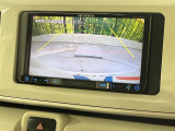 【バックカメラ】駐車時に後方がリアルタイム映像で確認できます。大型商業施設や立体駐車場での駐車時や、夜間のバック時に大活躍!運転スキルに関わらず、今や必須となった装備のひとつです!