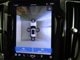360°カメラ付きで車庫入れや縦列駐車をサポートします。