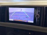 【バックカメラ】駐車時に後方がリアルタイム映像で確認できます。大型商業施設や立体駐車場での駐車時や、夜間のバック時に大活躍!運転スキルに関わらず、今や必須となった装備のひとつです!