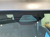 デュアルセンサーブレーキサポートII フロントガラス上部にあるセンサー部です。単眼カメラとレーダーで車両前方の状況を検知し各種制御を行います。衝突被害軽減ブレーキ・誤発進抑制機能 等