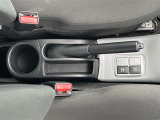 【内装の除菌消臭】車内の細菌やカビを除去しニオイの元となる菌の抑制をします。様々な物質に直接反応して酸化、分解します。人気オプションの一つです。