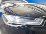 ●LEDハイビームが多数独立で存在し、ハイビーム時に対向車や前方を走る車の部分をロービームに切り替えが可能!!シーケンシャルウインカーも装備!!