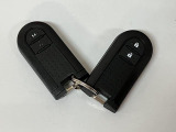 【キーフリーシステム】電子キーをポケットやカバンに入れて携帯しているだけでドアの開け閉めやエンジンのON/OFFが出来ます☆ また、イモビライザー機能も備わっていますので盗難対策もバッチリです☆