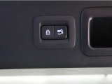 パワーリフトゲートを装備してますので、荷物の載せ降ろしが楽です。