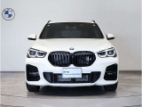 【キドニーグリル】BMWは約90年もの間、ほぼ全ての車両にひと目でBMWだと分かるこの特徴的なフロントグリルが備えられ、デザイン・アイコンとして親しまれてきました。