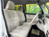 運転席シート廻りは使用感も少なく、良好な状態となっています。前オーナー様が丁寧に使っていたことがよくわかりますね。