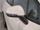 【BMWミラー】視認性の高いスタイリッシュなミラー。自動防眩機能も付いており夜間のドライビングをサポートします。
