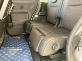 後部座席です。足元空間は広々しており、大人4人乗車も無理なく可能です。