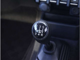 【5速MT】5速ミッション車です、近年AT車が増えているなかでギア選択の自由度の高いMT車は嬉しいですね。
