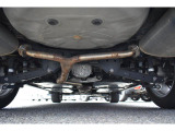 車両後方からの下回りです。マフラー防錆塗装や下回り防錆施工等も可能でございます。