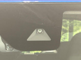 【インテリジェントエマージェンシーブレーキ】フロントカメラで前方の車両や歩行者を検知。衝突しそうな時は衝突被害軽減ブレーキが作動、衝突回避をサポート。より安全にドライブをお楽しみいただけます。