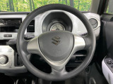インテリアに合わせたデザインのステアリングは、運転される方のことも考え、運転しやすい形状、大きさです。是非一度、実際に触ってお確かめください。