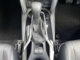 ストレートタイプのシフトノブです。。発進時やシフトチェンジ時もストレスなくスムーズに運転を楽しめます♪