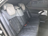 後席も使用感はさほど感じず、運転席・助手席同様に清潔感があります。後席シートもしっかりと作り込まれていますので、座り心地も悪くありません。是非、実車にてご確認下さい。