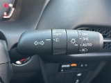 【オートライト(AUTO)】外の明るさをシステムが感知して、自動でヘッドライトが点灯します!ヘッドライトをつけ忘れを防ぐ便利機能です。