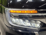 【LEDヘッドライト】悪天候や夜間走行時も良好な視界を確保し安心して運転できる高輝度LEDヘッドライトを装備!点灯速度が早く、消費電力も抑えられています。