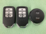 スマートキー付きですからドアロックの開閉およびエンジンスタートが楽々です。電動スライドドアの開け閉めもボタンで操作できます。加えて、純正リモコンエンジンスターター用の操作キーもついています。