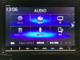 ワイド画面のナビゲーションは、フルセグTV対応のGathers純正メモリーナビを搭載しています。ナビに曲を記憶させるミュージックサーバー使用時は、別途SDカードが必要になります。