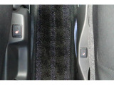 【運転席助手席シートヒーター】じんわりあたたまるうれしいシートヒーター◎エアコンの乾いた風がちょっと苦手という方も安心◎寒い冬には、うれしい機能◎
