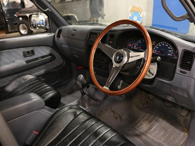 トヨタ ハイラックス スポーツピックアップ 2.0 ダブルキャブ 標準