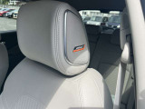 運転席・助手席のヘッドレストにもスピーカーが付いています。
