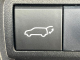 【パワーバックドア】スマートキーや運転席のボタンを押すだけでリアゲートが自動で開閉します!荷物を持っている時や、高い位置にあるバックドアを閉める際に便利な機能です♪