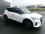 人気のツートンカラーです。単色にはない引き締まった印象です。