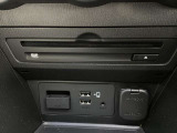 CD DVDプレーヤースロット部