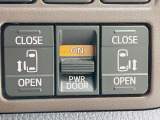 【両側パワースライドドア】スマートキーや運転席のスイッチで後席両側スライドドアの開閉が可能♪電動だから力を入れてドアを開ける必要が無く、小さなお子様でも簡単に開け閉めでき快適です♪