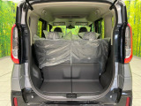 普段のお買い物や通勤、送迎等に十分な荷室スペースを確保しております。セカンドシートを倒すと、大きな荷物の積載も可能です♪