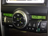 運転席・助手席・独立型オートエアコン。運転手とパートナー別々の温度設定が出来快適なドライブが楽しめます!!