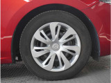 【ホイールキャップ】車に良く似合う純正ホイールキャップが装備されています。各種Aftermarketアルミホイールや、スタッドレスタイヤも取扱いしております。是非ご相談ください。