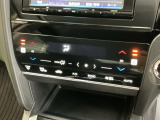 運転席/助手席シートヒーターで寒い日もすぐに温かくなり快適に過ごせます。2段階の温度調整が可能です