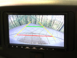【バックカメラ】駐車時に後方がリアルタイム映像で確認できます。大型商業施設や立体駐車場での駐車時や、夜間のバック時に大活躍!運転スキルに関わらず、今や必須となった装備のひとつです!