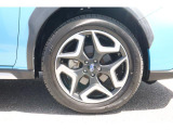 スタイリッシュな18インチアルミホイールを装備。スポーティな車に装備されるぐらい大きなサイズではありますが、スバルはSUVもスポーティな走りが魅力なので、このくらいのサイズが必要となります。