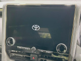 【メーカー純正ナビ】インテリアに溶け込むスタイリッシュな「専用設計」メーカーナビを装備♪視認性や操作性など基本性能にも優れ、より上質なカーライフをお楽しみいただけます。