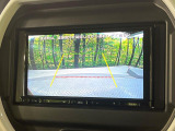 【バックカメラ】駐車時に後方がリアルタイム映像で確認できます。大型商業施設や立体駐車場での駐車時や、夜間のバック時に大活躍!運転スキルに関わらず、今や必須となった装備のひとつです!