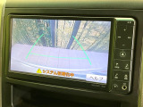 【バックカメラ】駐車時に後方がリアルタイム映像で確認できます。大型商業施設や立体駐車場での駐車時や、夜間のバック時に大活躍!運転スキルに関わらず、今や必須となった装備のひとつです!