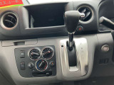 【シフトレバー】簡単にギアを変えれます。運転スタイルに合わせた走りを!快適なドライブにしてくれます。