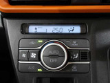 車内の温度管理に便利なオートエアコン☆