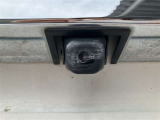 バックカメラ付いています。モニターと連動し車両後退時には後方の映像を映し出します。