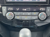 運転席と助手席それぞれにお好みの温度を設定することができる、左右独立温度調整機能付フルオートエアコンを装備しています。