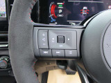 ハンドルスイッチで車両設定・オーディオの選曲や音量調整などが出来、安全性もアップ。