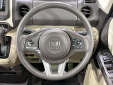 インテリアに合わせたデザインのステアリングは、運転される方のことも考え、運転しやすい形状、大きさです。是非一度、実際に触ってお確かめください。